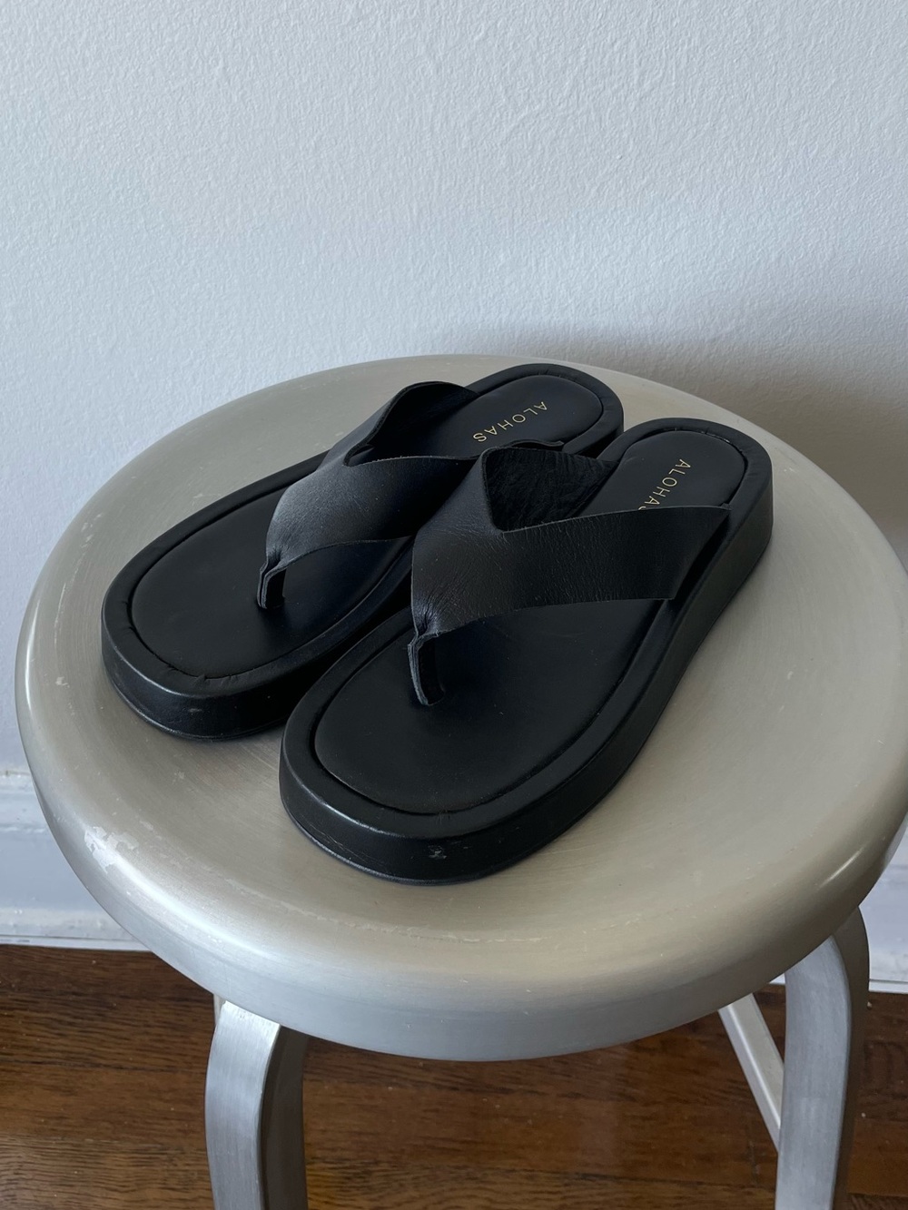 ALOHAS Black Platform Flip Flop Sandals sz 38